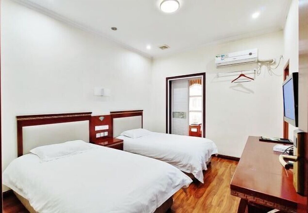 Аньцин: Leichi Guest Hotel