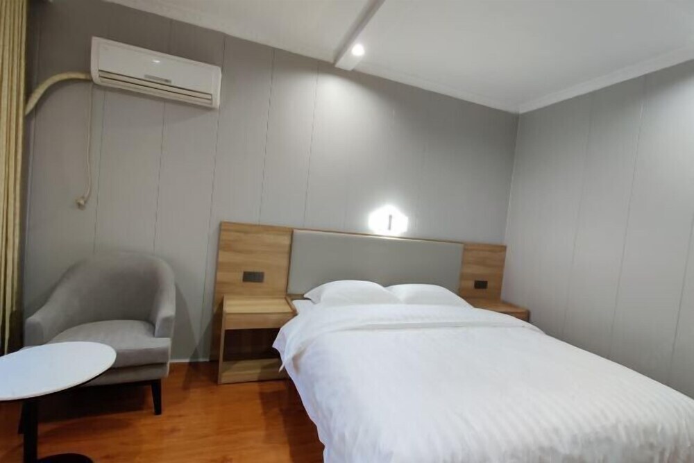Аньцин: Leichi Guest Hotel