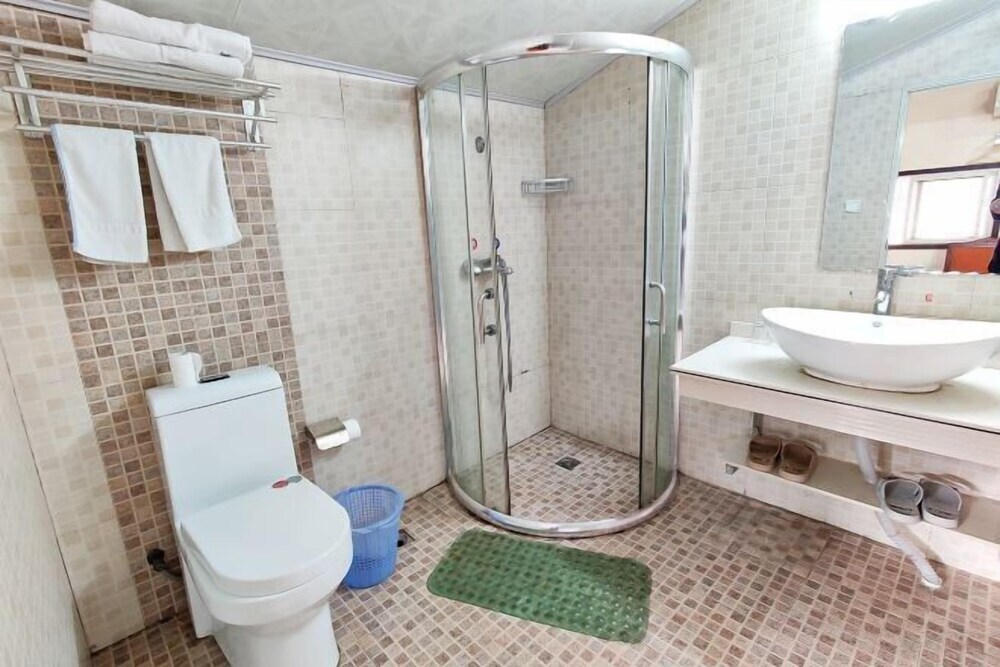 Аньцин: Leichi Guest Hotel