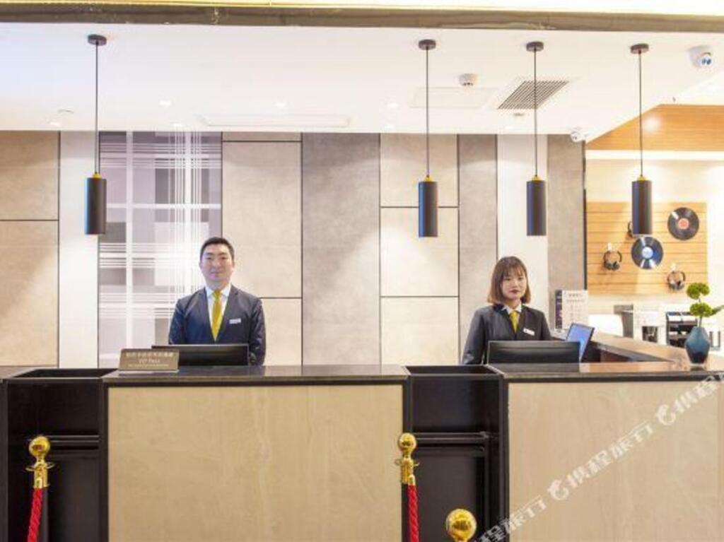 Ухань: Home Inn Plus (Wuhan Zhongnan Subway Station Mengshidai Branch)