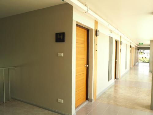 Самутпракан: Thipwichai Apartment