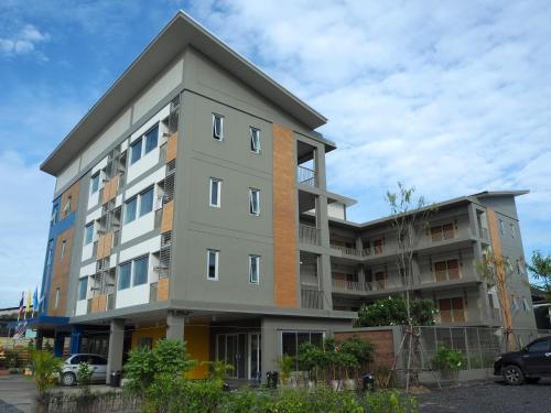 Самутпракан: Thipwichai Apartment