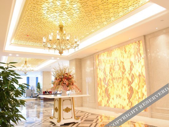 Цзуньи: Phoenix Hotel