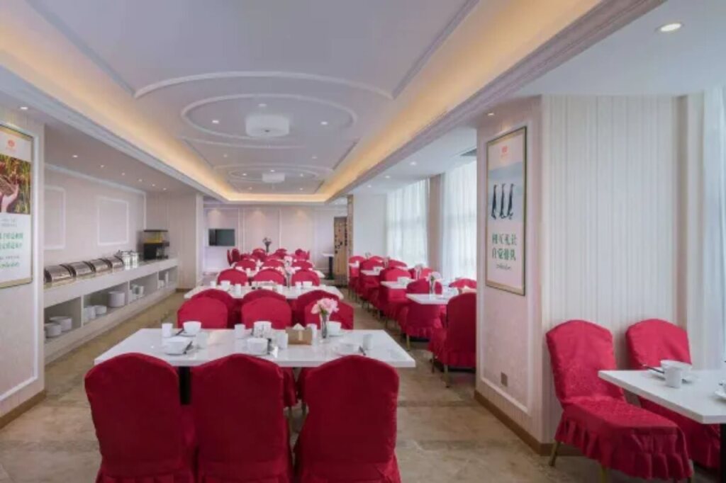 Хойчжоу: Vienna Hotel (Huizhou Boluo High Speed Rail Central Bus Station Hotel)