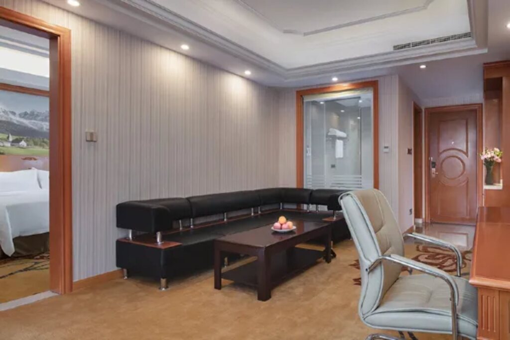 Хойчжоу: Vienna Hotel (Huizhou Boluo High Speed Rail Central Bus Station Hotel)