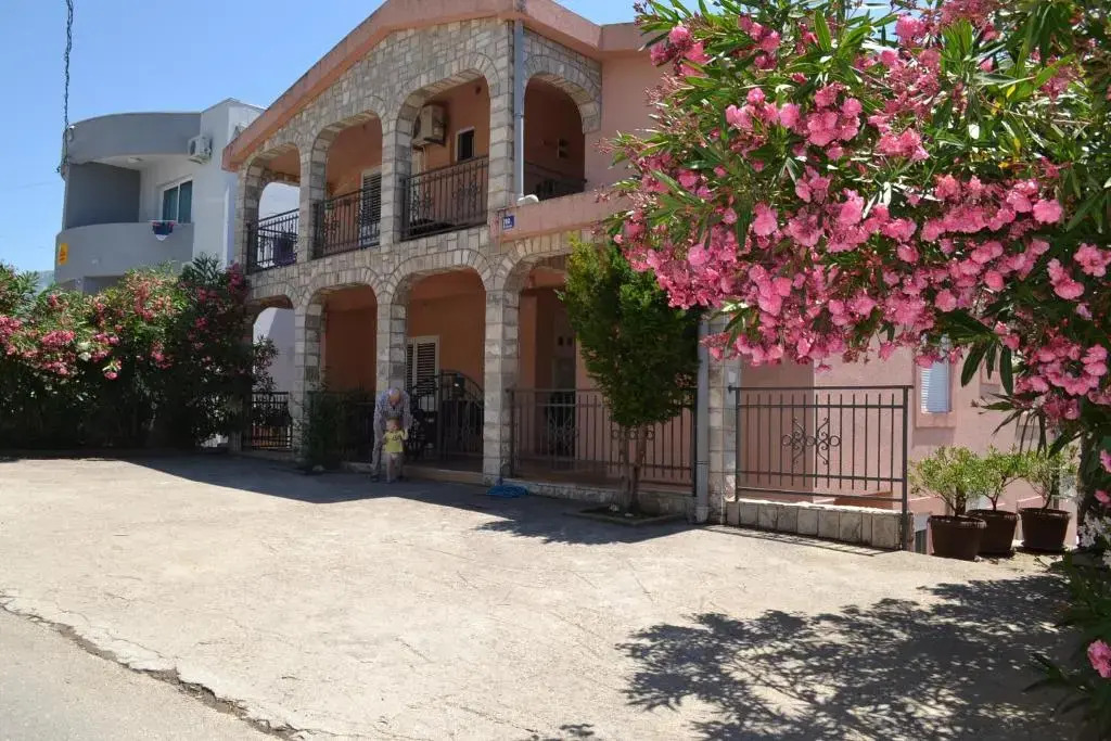 Бар: Apartments Milosevic
