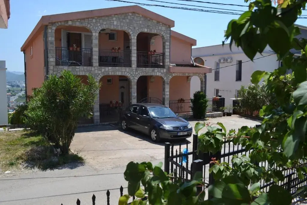 Бар: Apartments Milosevic