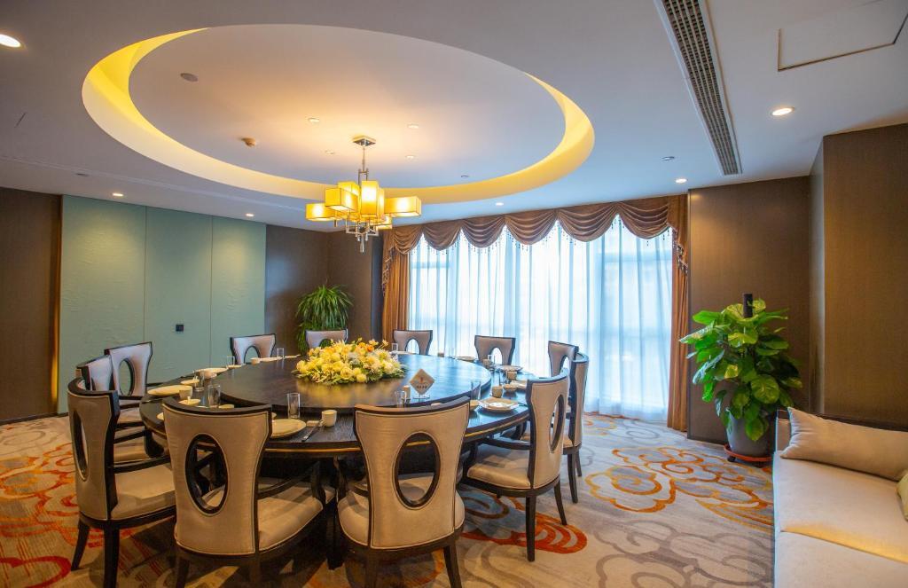 Лянфан: Xianghe DingYi Hotel