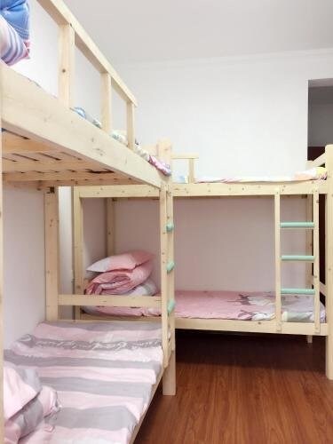 Лоян: Lv Xiaoting's Youth Hostel