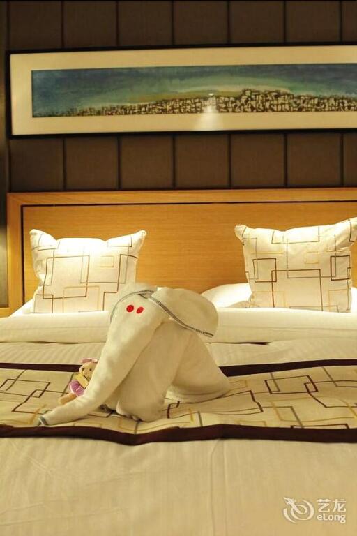 Яньтай: Yantai Celebrity Hotel