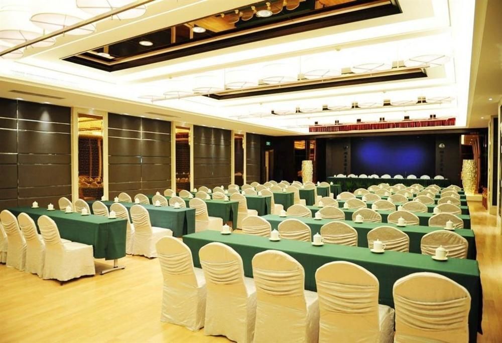 Яньтай: Yantai Celebrity Hotel