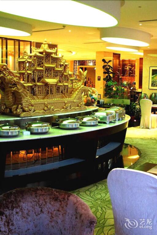 Яньтай: Yantai Celebrity Hotel