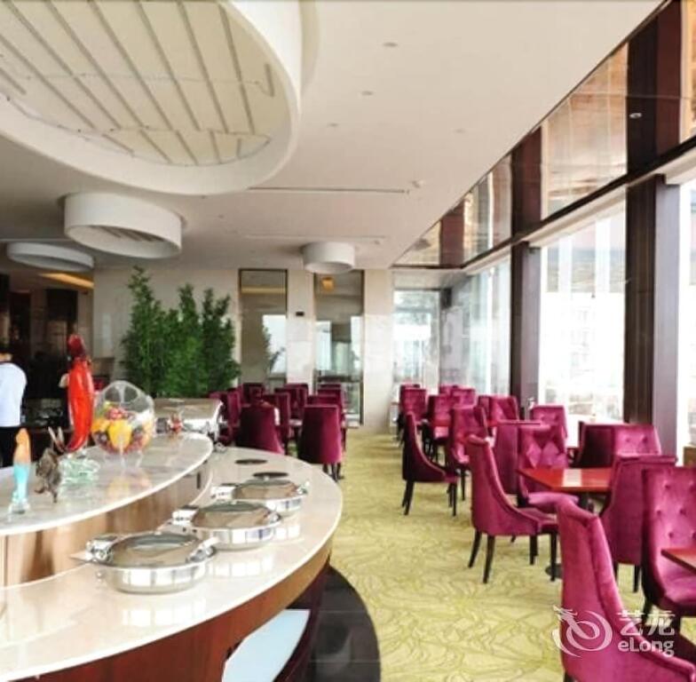 Яньтай: Yantai Celebrity Hotel