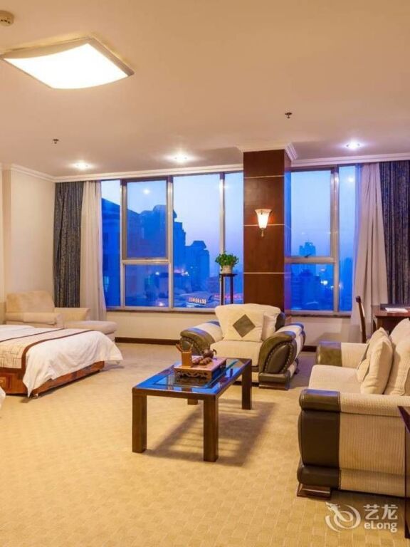 Яньтай: Yantai Celebrity Hotel