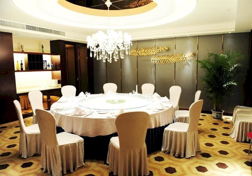 Яньтай: Yantai Celebrity Hotel