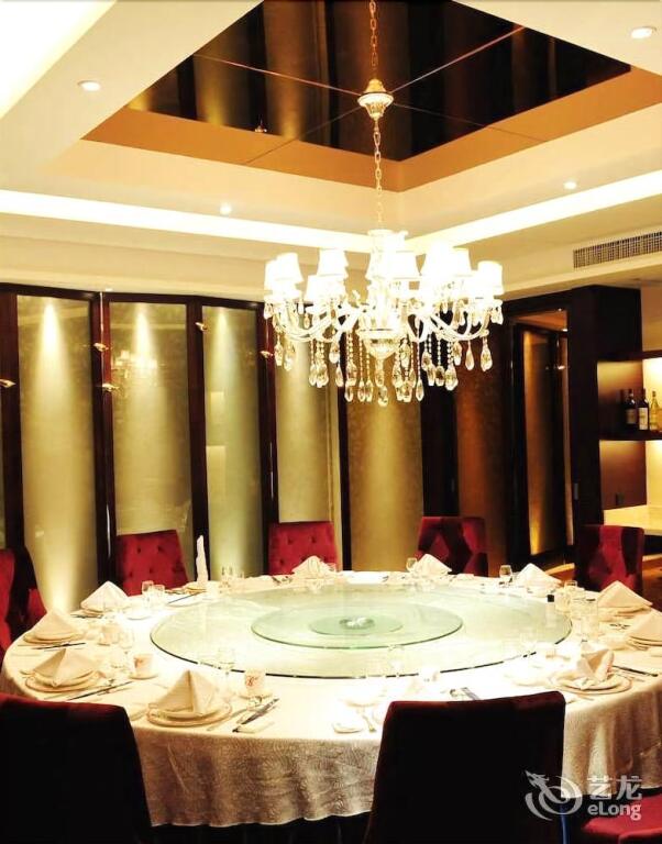Яньтай: Yantai Celebrity Hotel