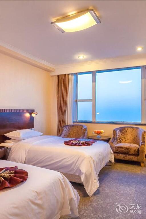 Яньтай: Yantai Celebrity Hotel
