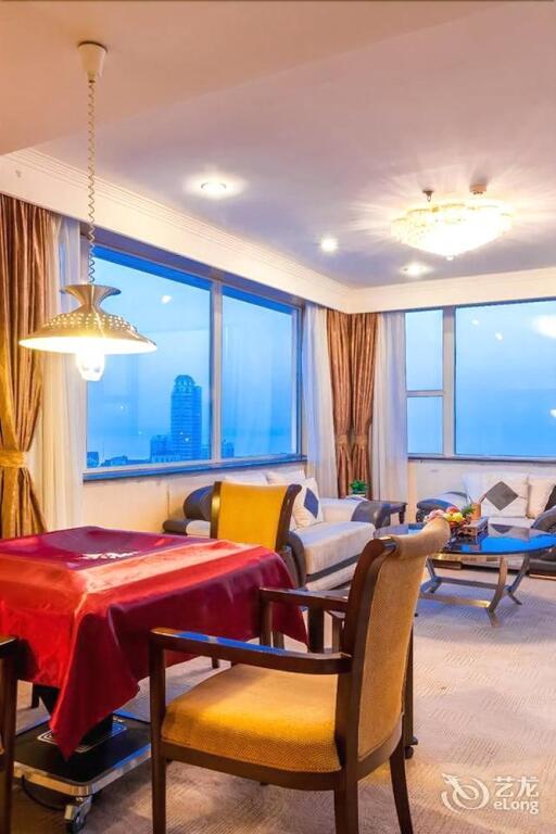 Яньтай: Yantai Celebrity Hotel