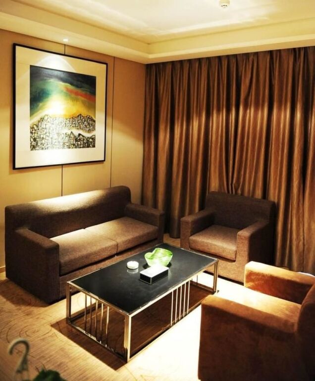 Яньтай: Yantai Celebrity Hotel