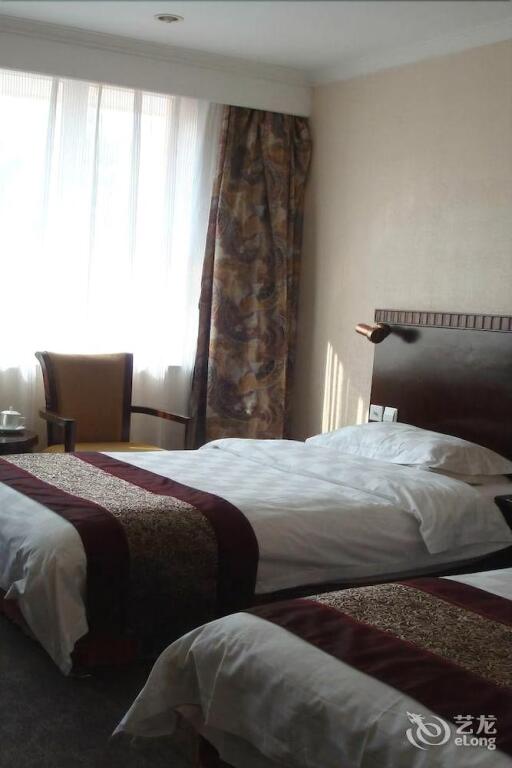 Яньтай: Yantai Celebrity Hotel