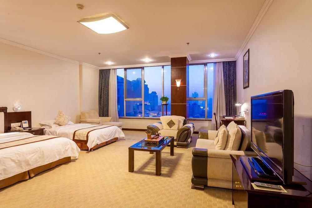 Яньтай: Yantai Celebrity Hotel