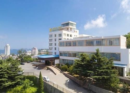 Яньтай: Yantai Celebrity Hotel