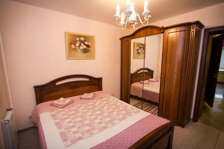 Красноярск: ABC Apartmens (ЭйБиСи Апартментс) на улице Каратанова