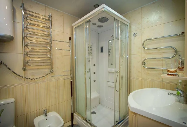 Красноярск: ABC Apartmens (ЭйБиСи Апартментс) на улице Каратанова