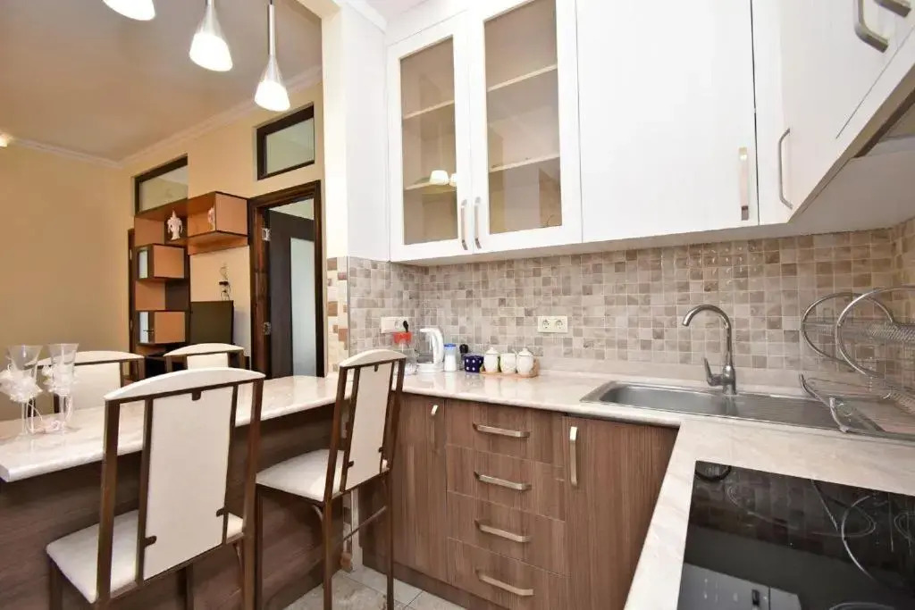 Apartment on Baghramyan Street and Tours in Armenia — фото 1