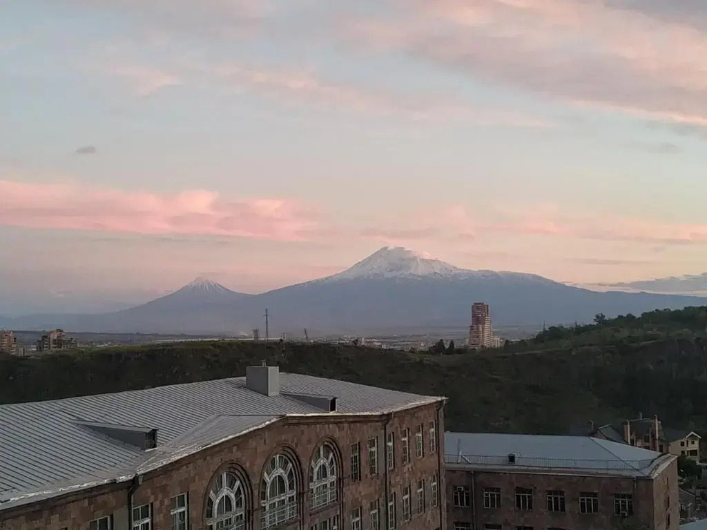 Ереван: Apartment on Baghramyan Street and Tours in Armenia