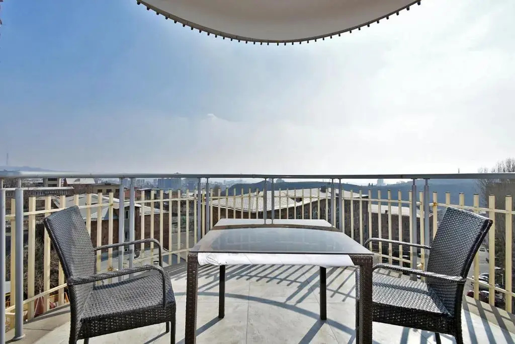 Ереван: Apartment on Baghramyan Street and Tours in Armenia