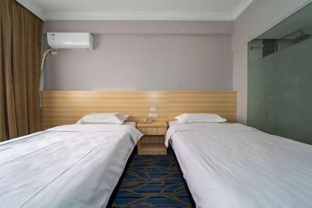 Гуйлинь: Oriental Pearl Hotel (Guilin Railway Station Store)