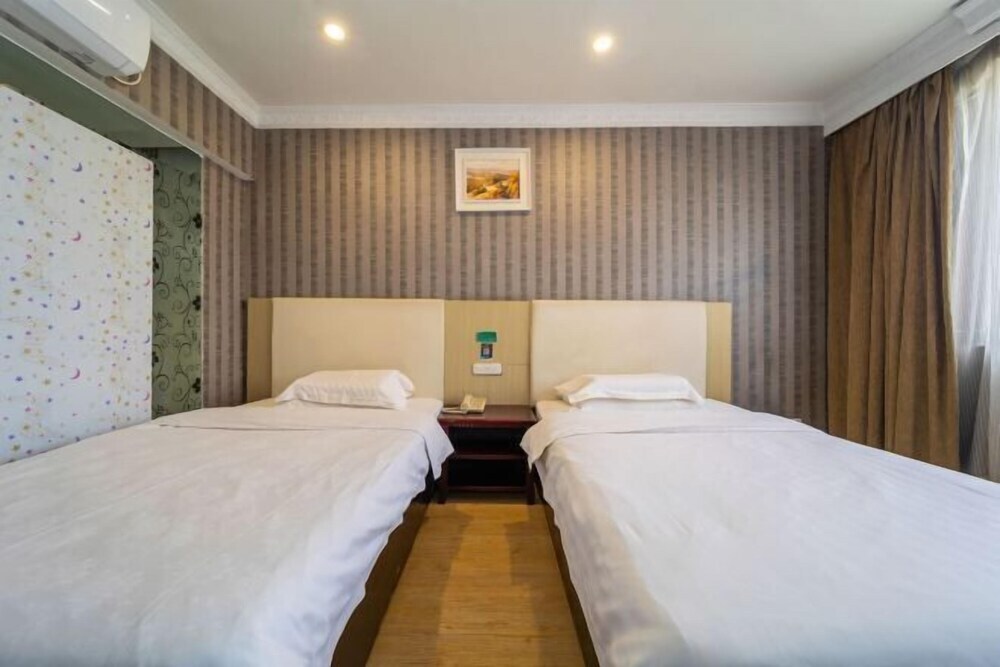 Гуйлинь: Oriental Pearl Hotel (Guilin Railway Station Store)