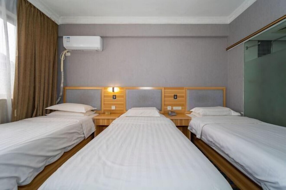 Гуйлинь: Oriental Pearl Hotel (Guilin Railway Station Store)