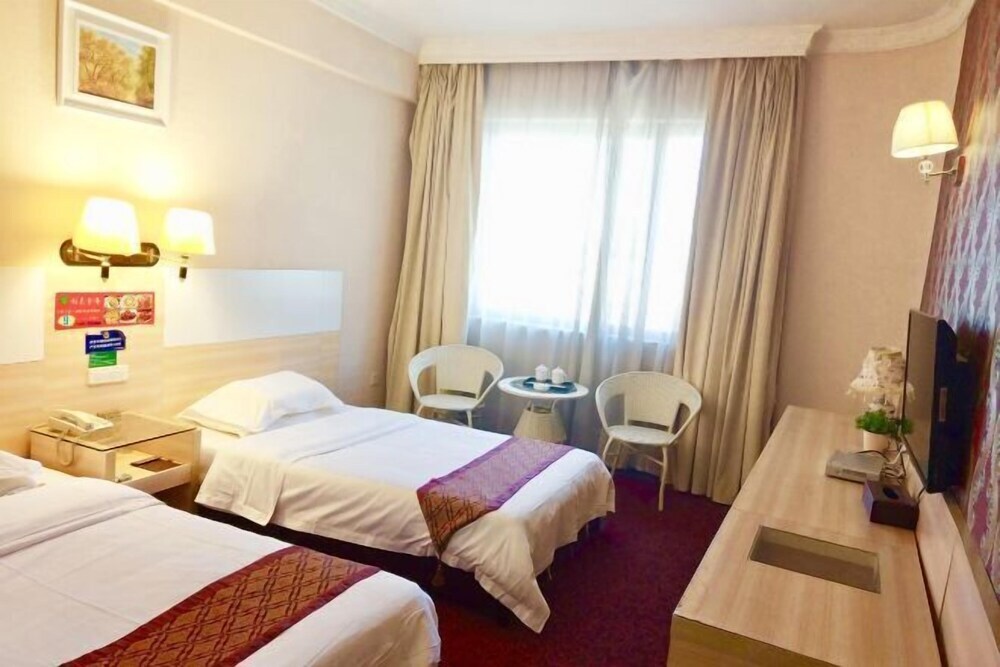 Гуйлинь: Oriental Pearl Hotel (Guilin Railway Station Store)