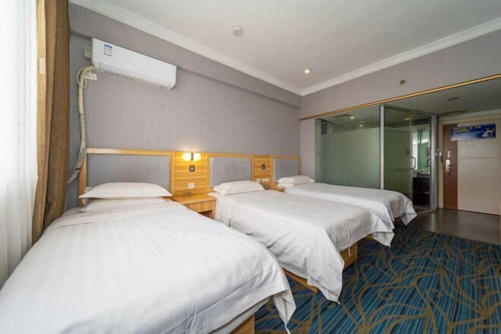 Гуйлинь: Oriental Pearl Hotel (Guilin Railway Station Store)