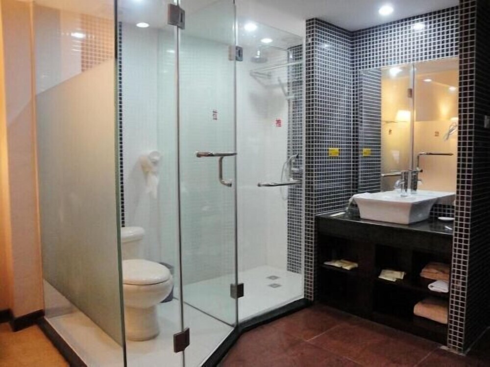 Гуйлинь: Oriental Pearl Hotel (Guilin Railway Station Store)