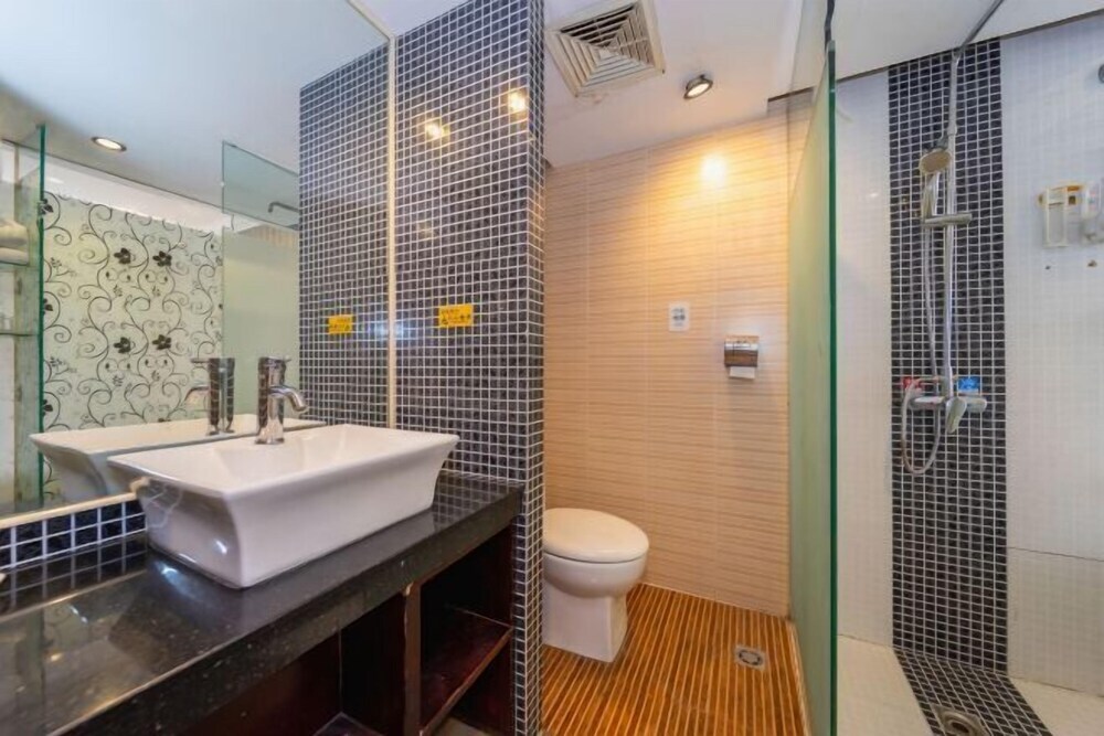 Гуйлинь: Oriental Pearl Hotel (Guilin Railway Station Store)