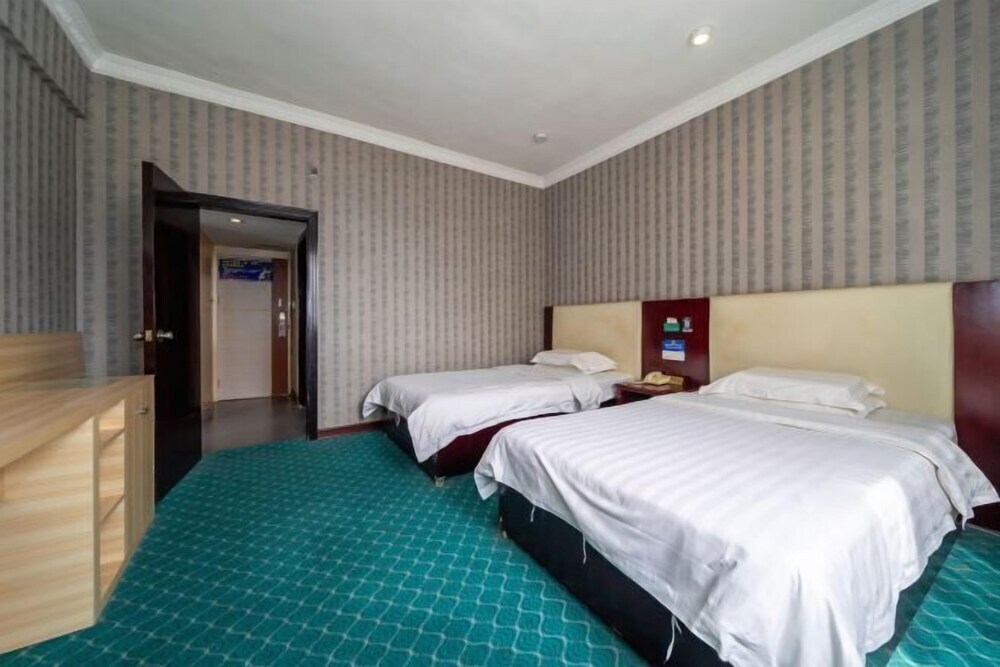Гуйлинь: Oriental Pearl Hotel (Guilin Railway Station Store)