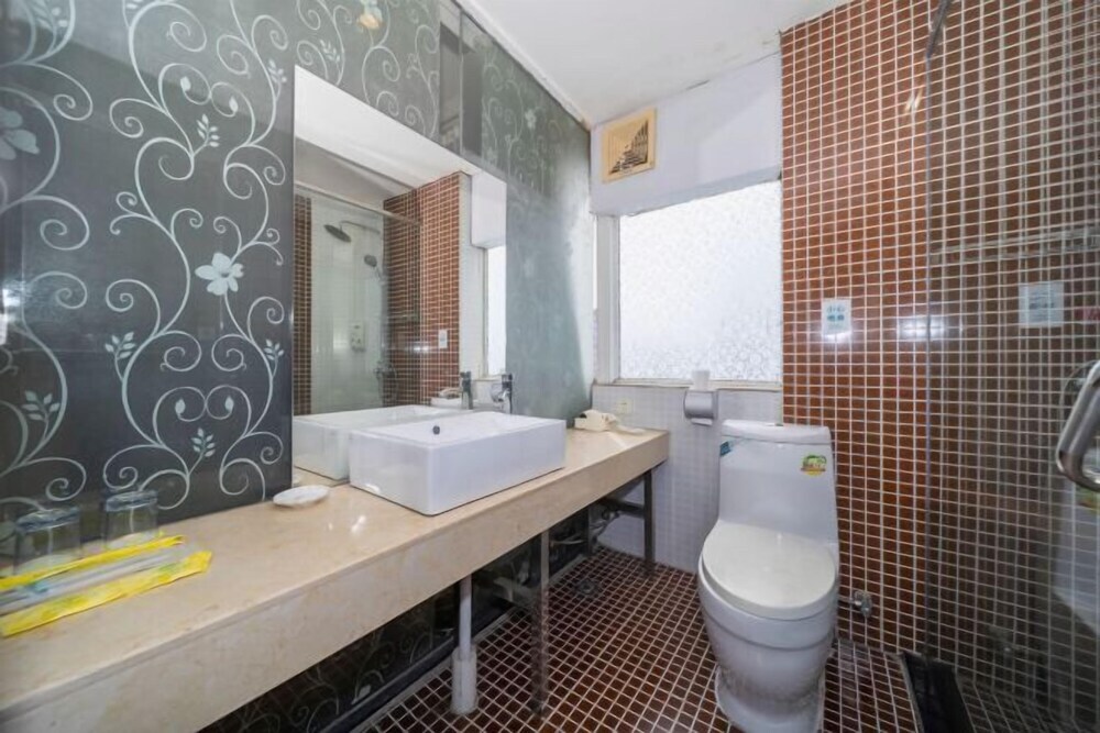 Гуйлинь: Oriental Pearl Hotel (Guilin Railway Station Store)