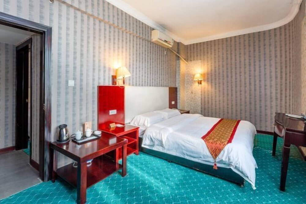 Гуйлинь: Oriental Pearl Hotel (Guilin Railway Station Store)