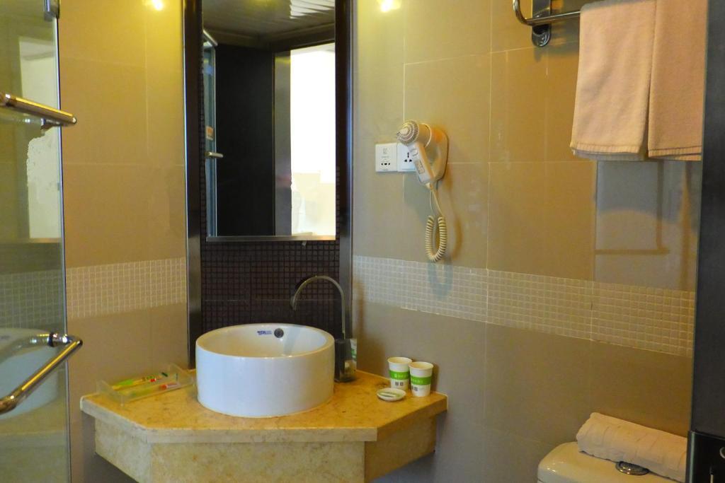 Ухань: Motel Wuhan Yellow Crane Tower Shouyi Square Fuxing Road Metro Station