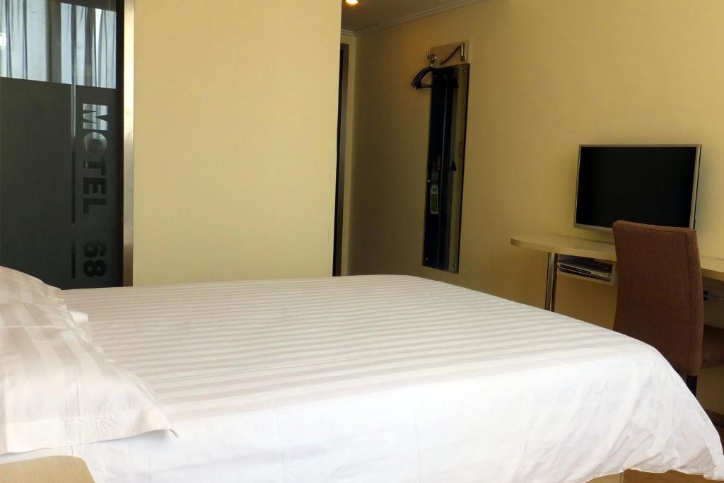 Ухань: Motel Wuhan Yellow Crane Tower Shouyi Square Fuxing Road Metro Station