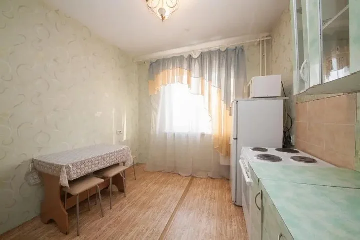 Красноярск: КвартировЪ на улице Горького 37
