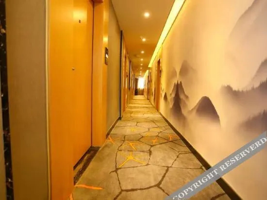 Наньчун: JUN hotels (Yilong Gaolu)