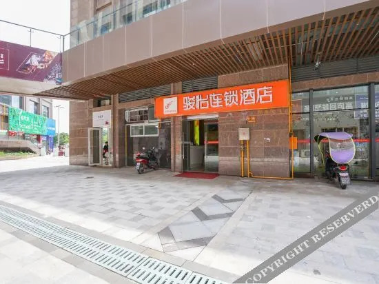 JUN hotels (Yilong Gaolu) — фото 2