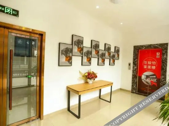 Наньчун: JUN hotels (Yilong Gaolu)