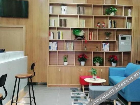 Наньчун: JUN hotels (Yilong Gaolu)