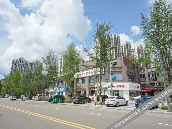 JUN hotels (Yilong Gaolu) — фото 1