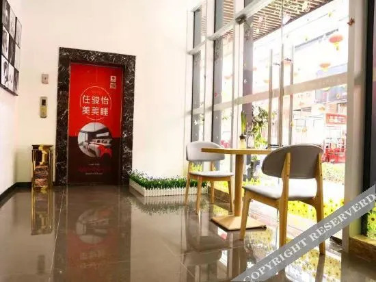 Наньчун: JUN hotels (Yilong Gaolu)